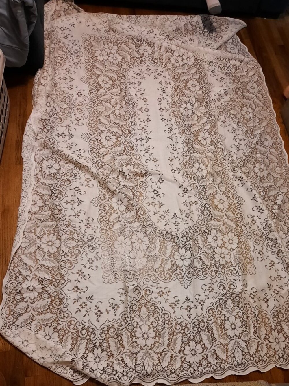 Vintage Off White Floral Lace Tablecloth 67x116 Rectangular Scalloped Edge